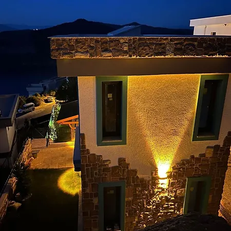 Turquoise With Jacuzzi And Private Pool Villa